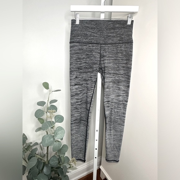 Aerie Chill Play Move Ombré Black White High Waisted Leggings Size Medium - Picture 3 of 11